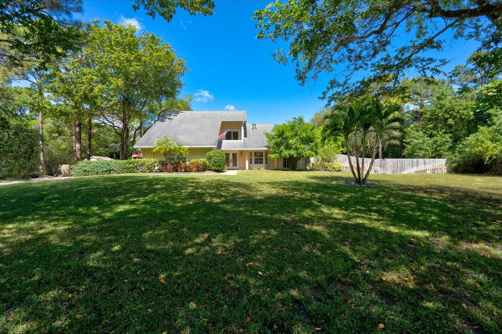 Photo of 6819 Donald Ross Road Rd, Palm Beach Gardens, FL 33418 (MLS # R10729038)