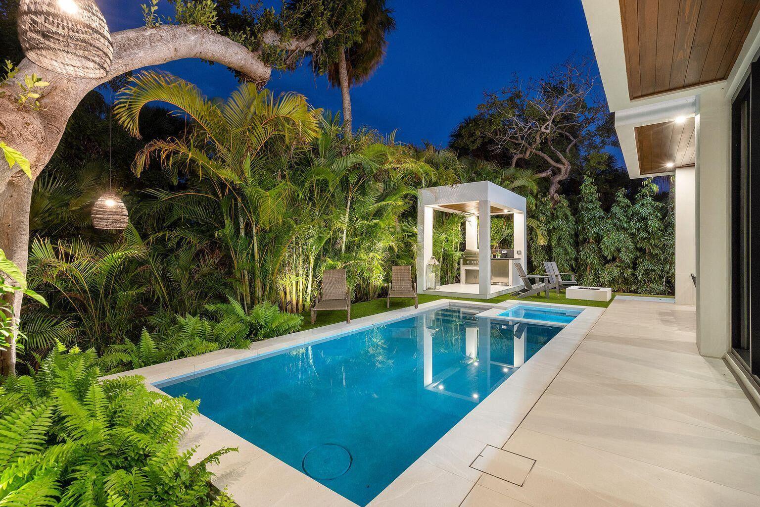 775 Park Drive W