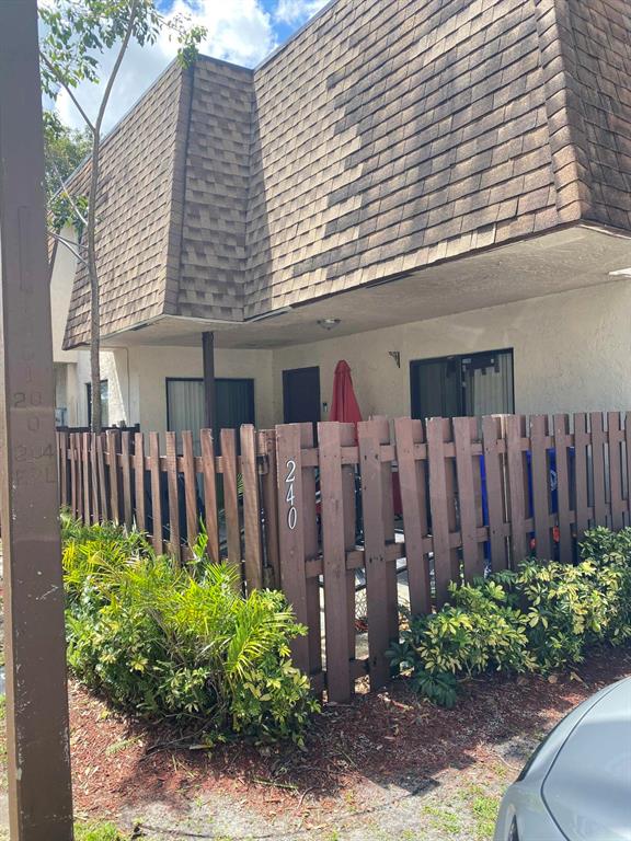 PT PAR S NORTH LAUDERDALE DIV C 72/21 B & PT TR A - Residential