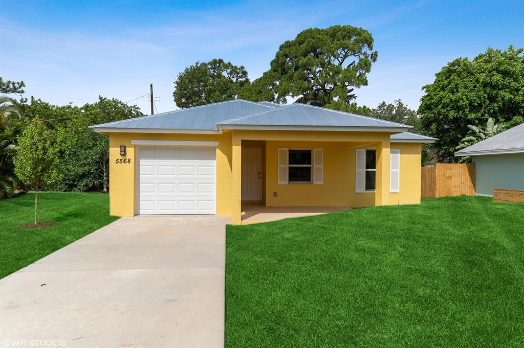 Photo of 5568 SE Avalon Drive, Stuart, FL 34997 (MLS # R10718041)