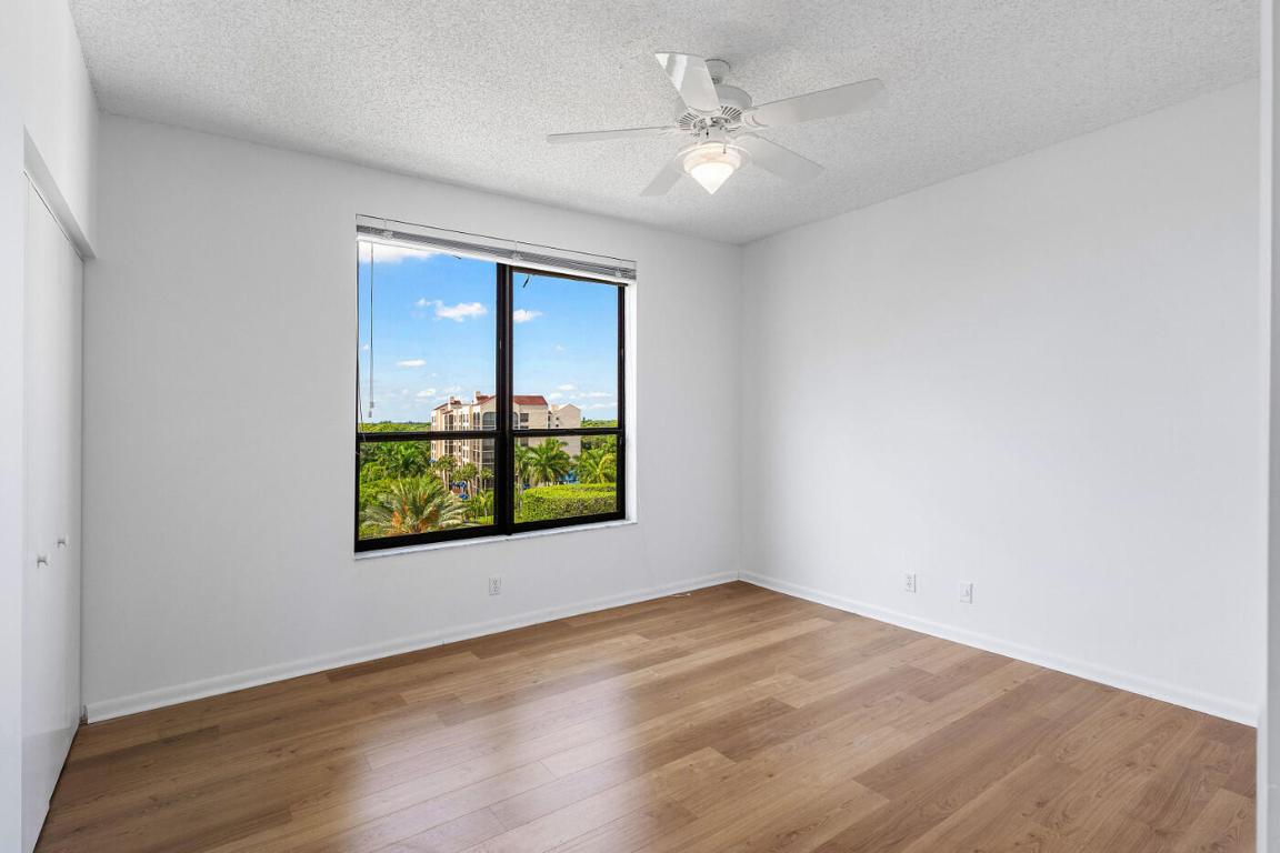 IMPERIAL ROYALE AT BOCA POINTE CONDO - Residential