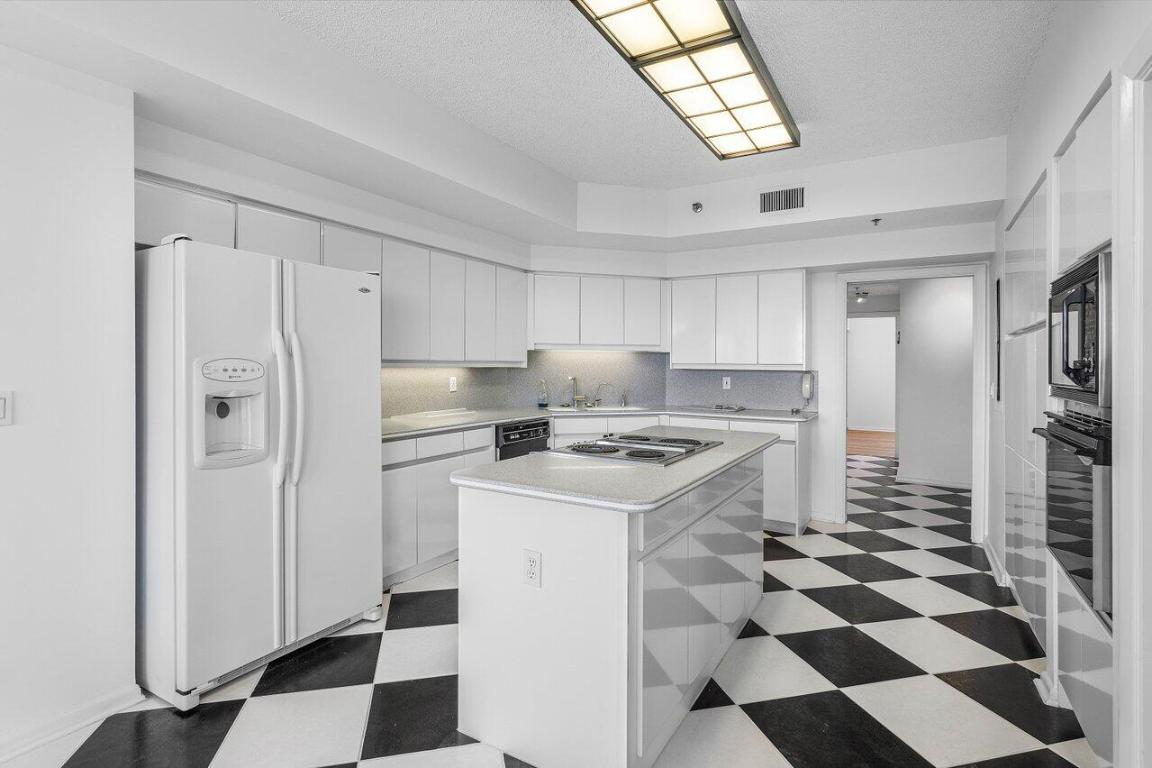 IMPERIAL ROYALE AT BOCA POINTE CONDO - Residential