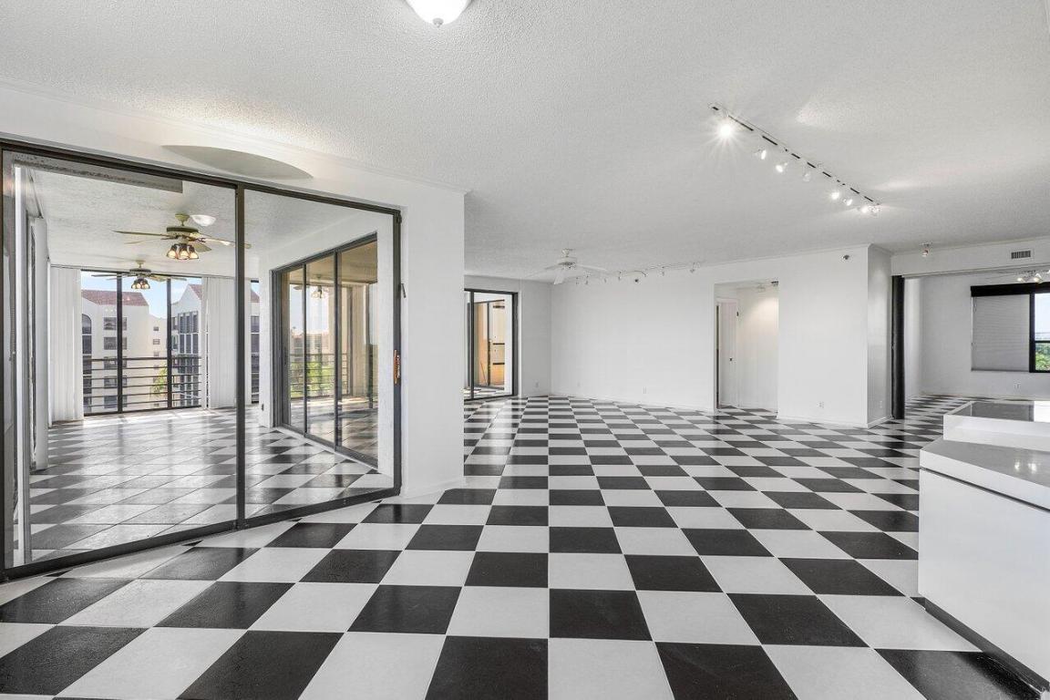 IMPERIAL ROYALE AT BOCA POINTE CONDO - Residential