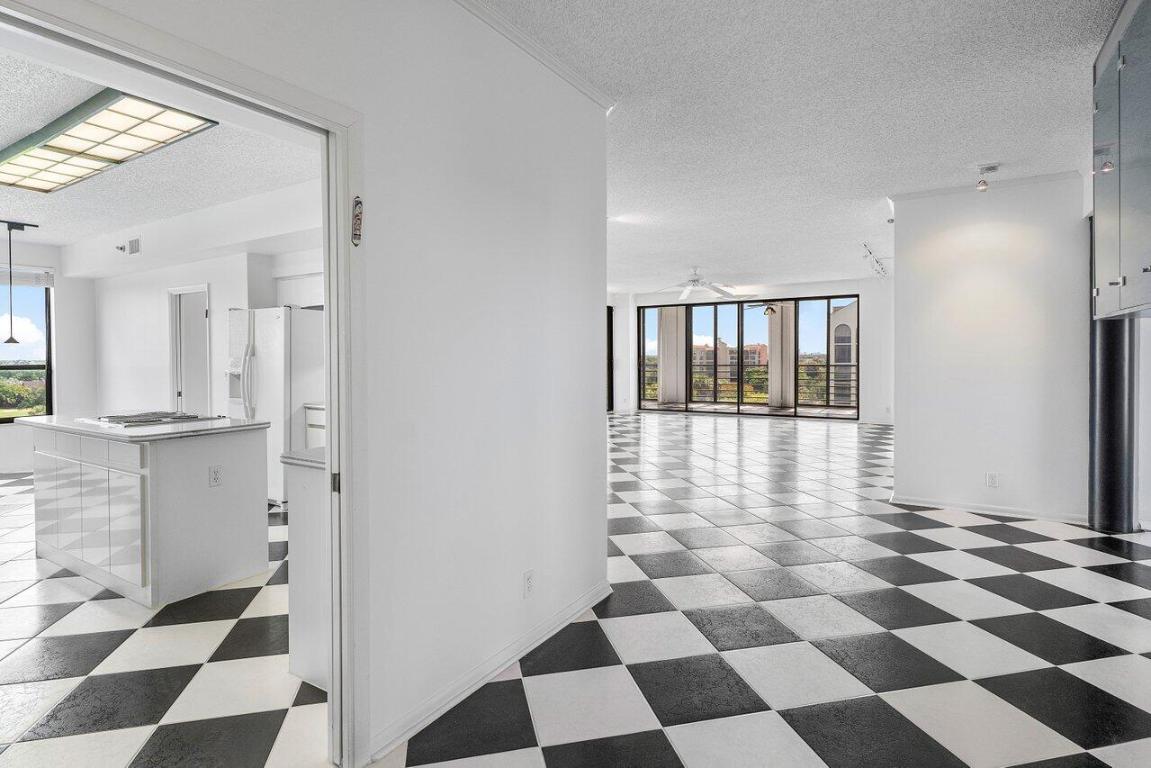 IMPERIAL ROYALE AT BOCA POINTE CONDO - Residential