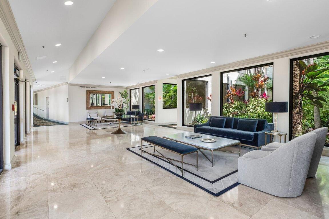 IMPERIAL ROYALE AT BOCA POINTE CONDO - Residential