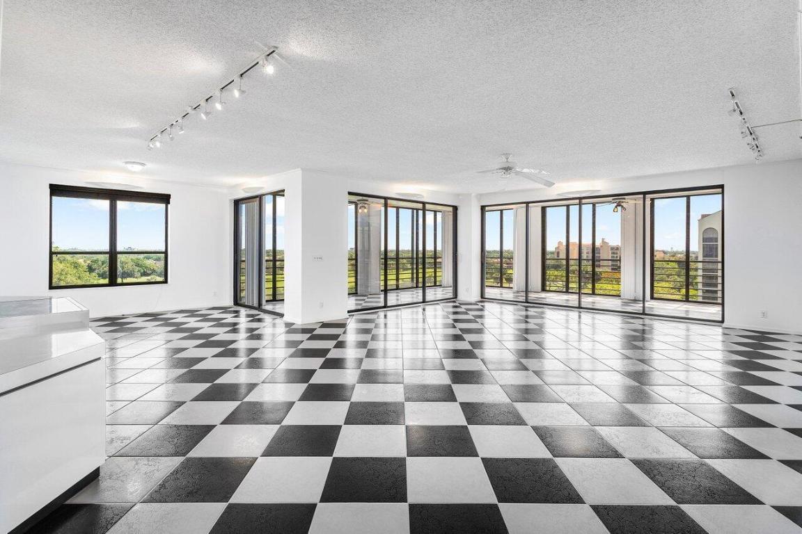 IMPERIAL ROYALE AT BOCA POINTE CONDO - Residential