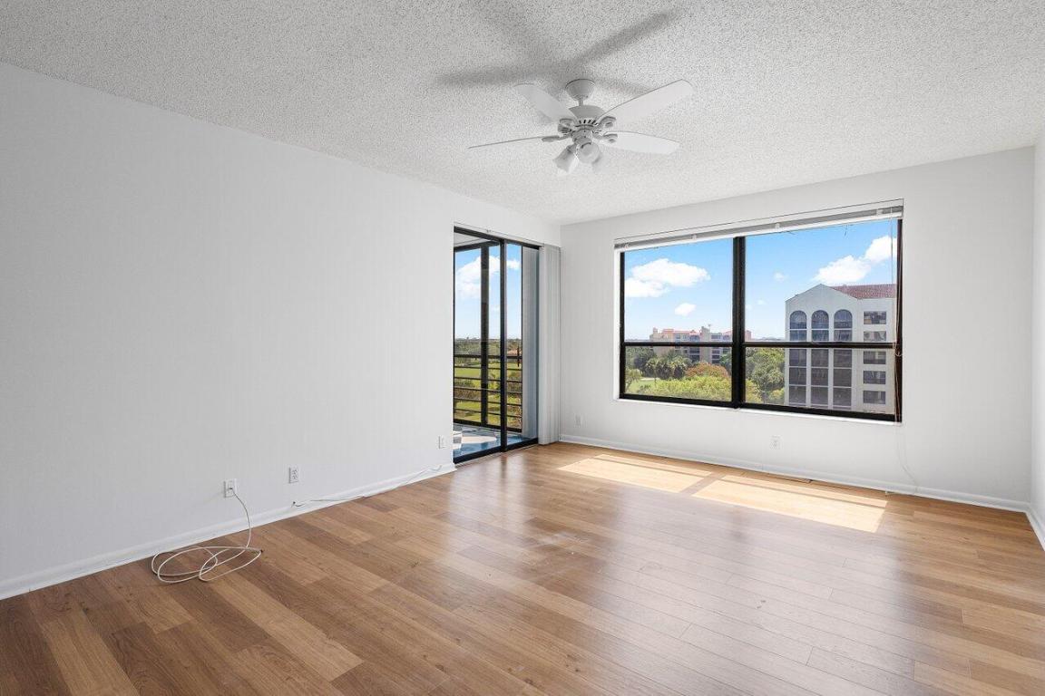 IMPERIAL ROYALE AT BOCA POINTE CONDO - Residential