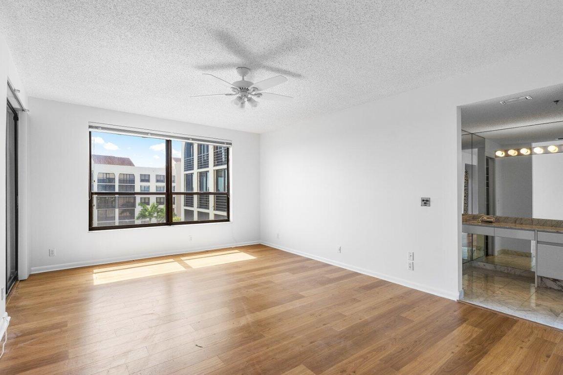 IMPERIAL ROYALE AT BOCA POINTE CONDO - Residential