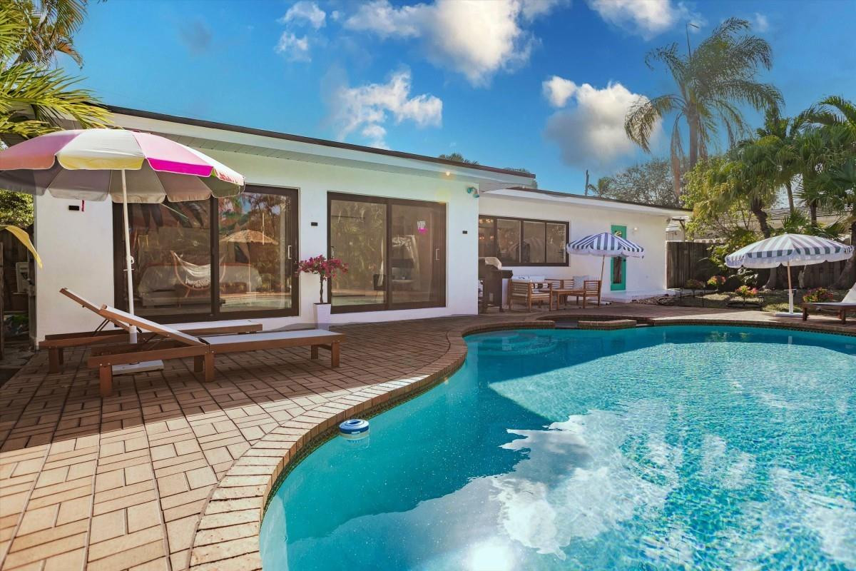 245 N Tradewinds Avenue