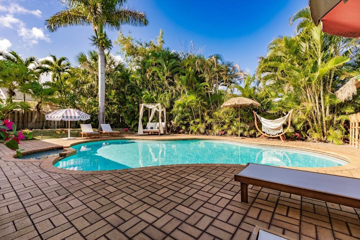 245 N Tradewinds Avenue