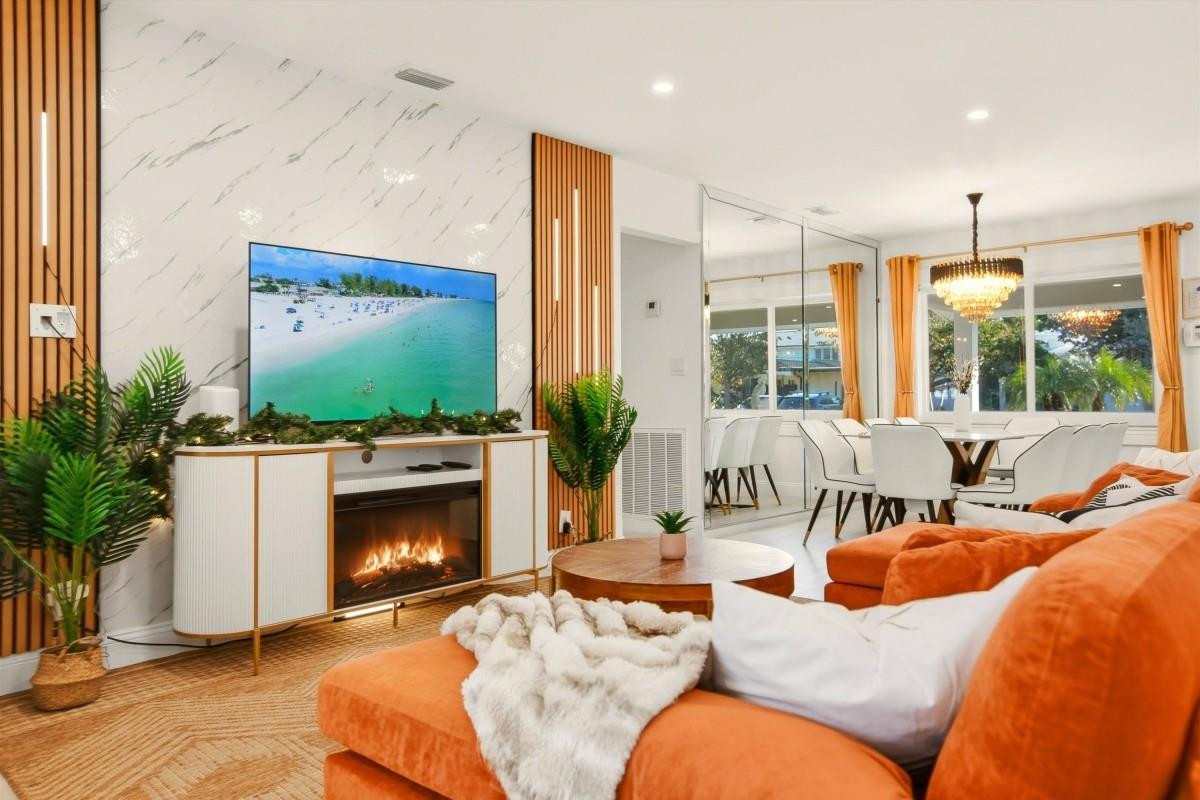 245 N Tradewinds Avenue