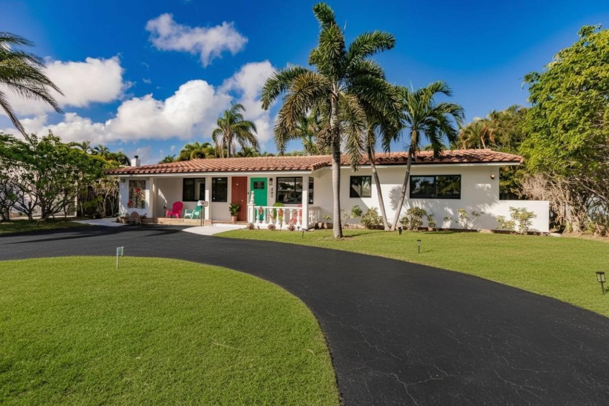 245 N Tradewinds Avenue