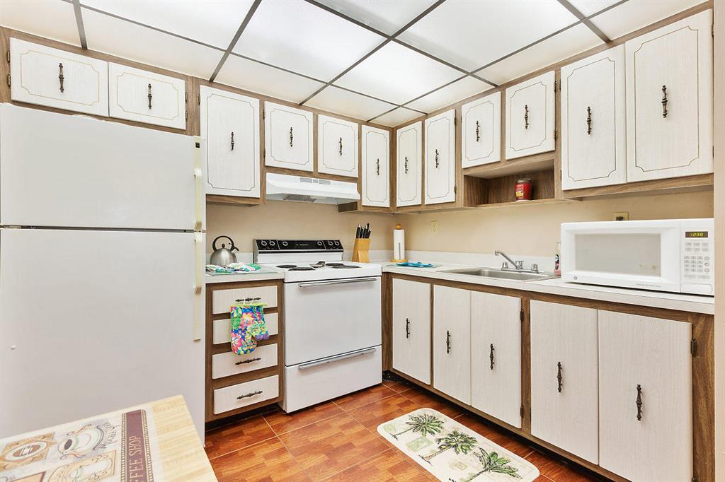 KINGS POINT FLANDERS CONDOS - Residential