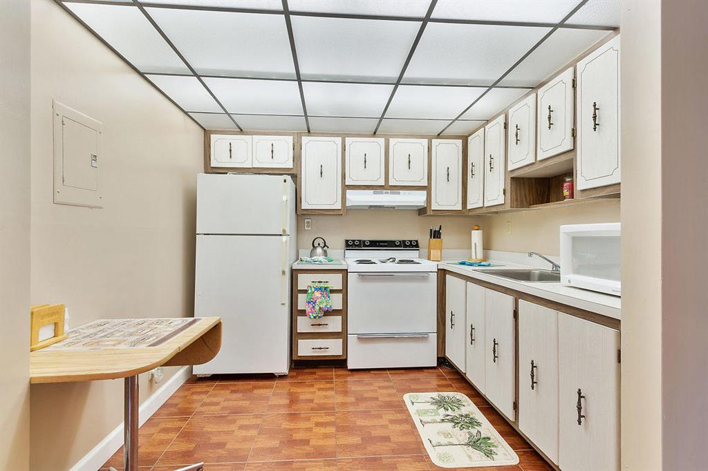 KINGS POINT FLANDERS CONDOS - Residential