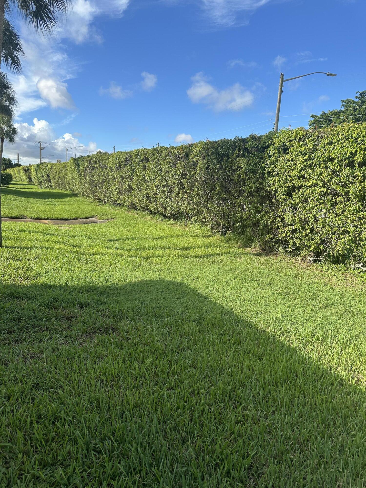 CRESTHAVEN VILLAS 7 CONDO - Residential