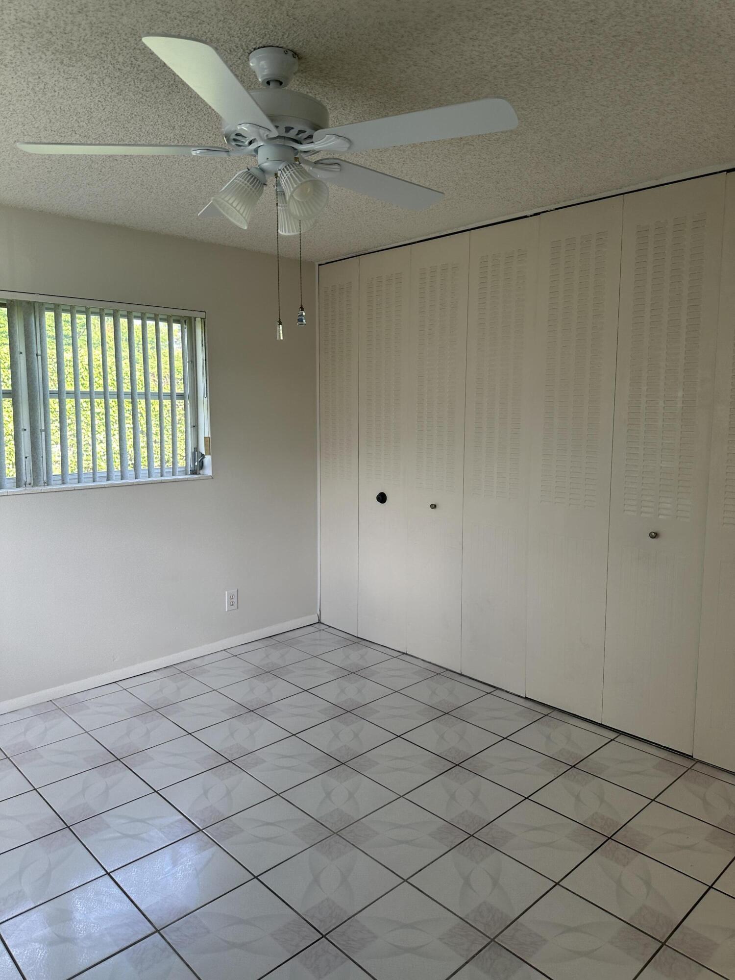 CRESTHAVEN VILLAS 7 CONDO - Residential