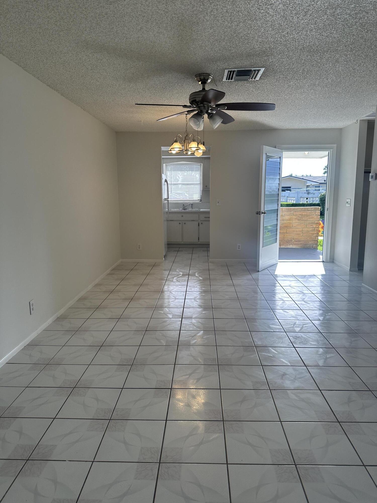 CRESTHAVEN VILLAS 7 CONDO - Residential