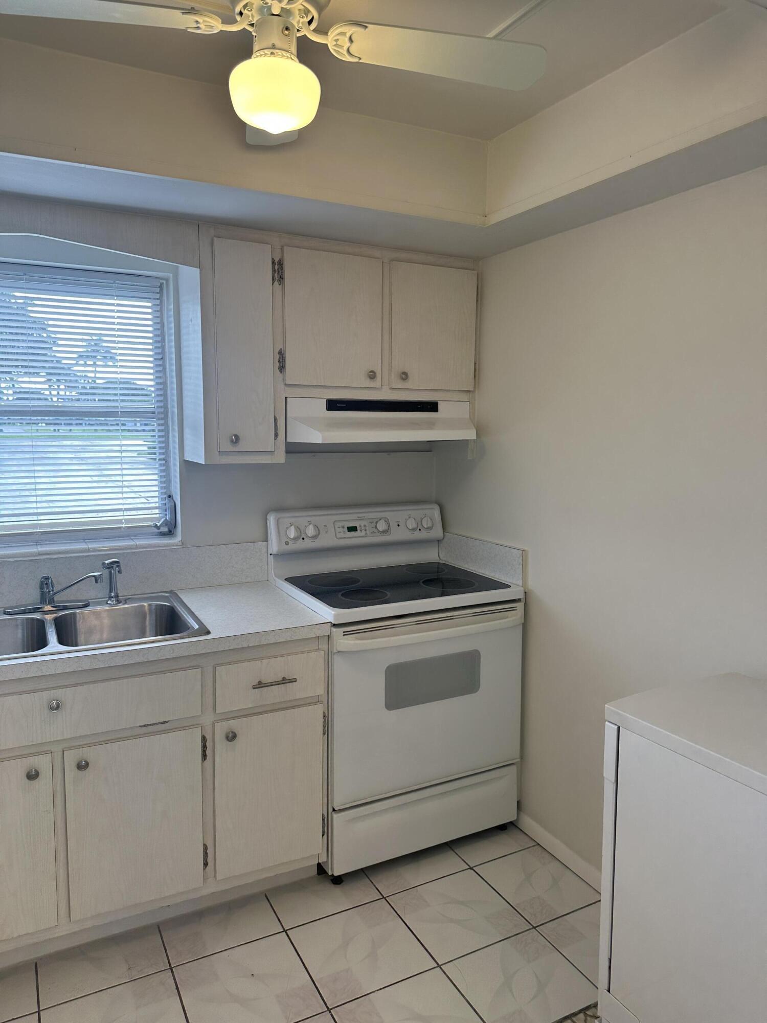 CRESTHAVEN VILLAS 7 CONDO - Residential