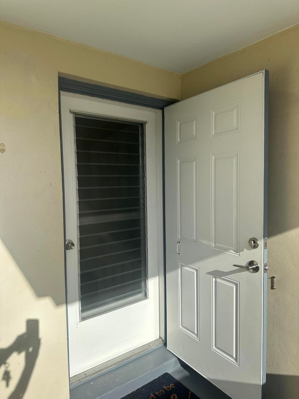 Photo of 2911 W Ashley Dr Drive W #J, West Palm Beach, FL 33415 (MLS # B26011101)