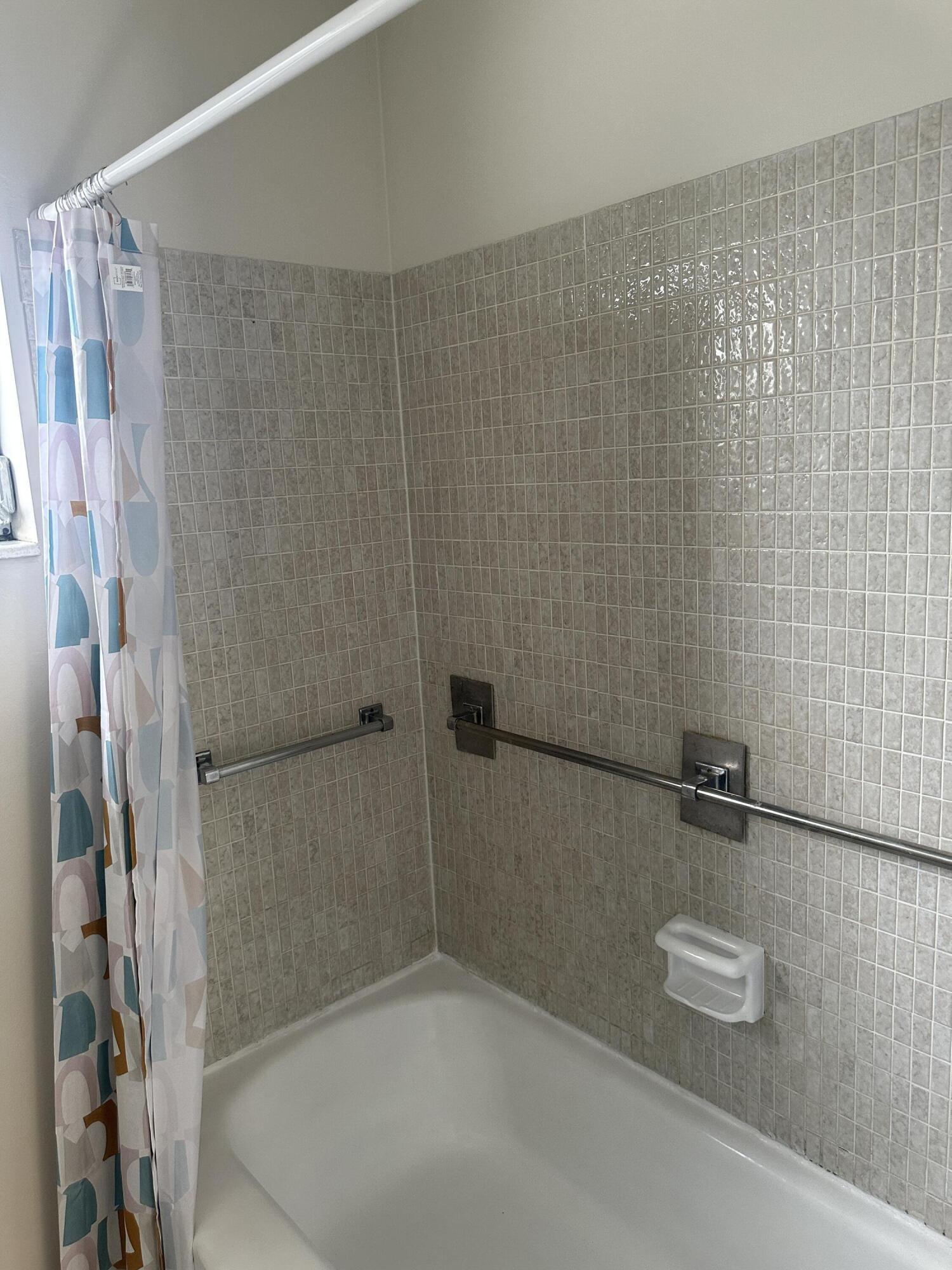 CRESTHAVEN VILLAS 7 CONDO - Residential