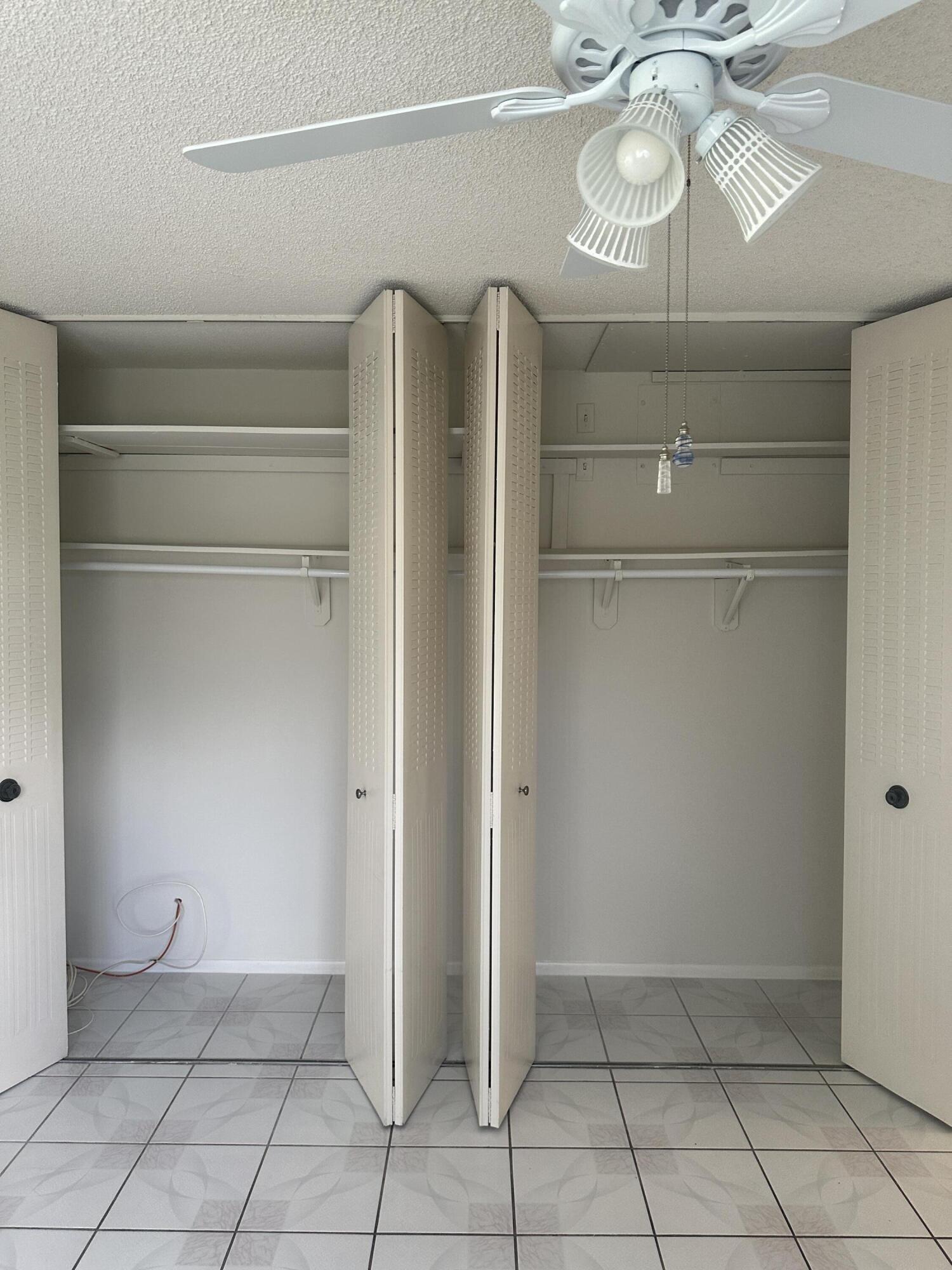 CRESTHAVEN VILLAS 7 CONDO - Residential