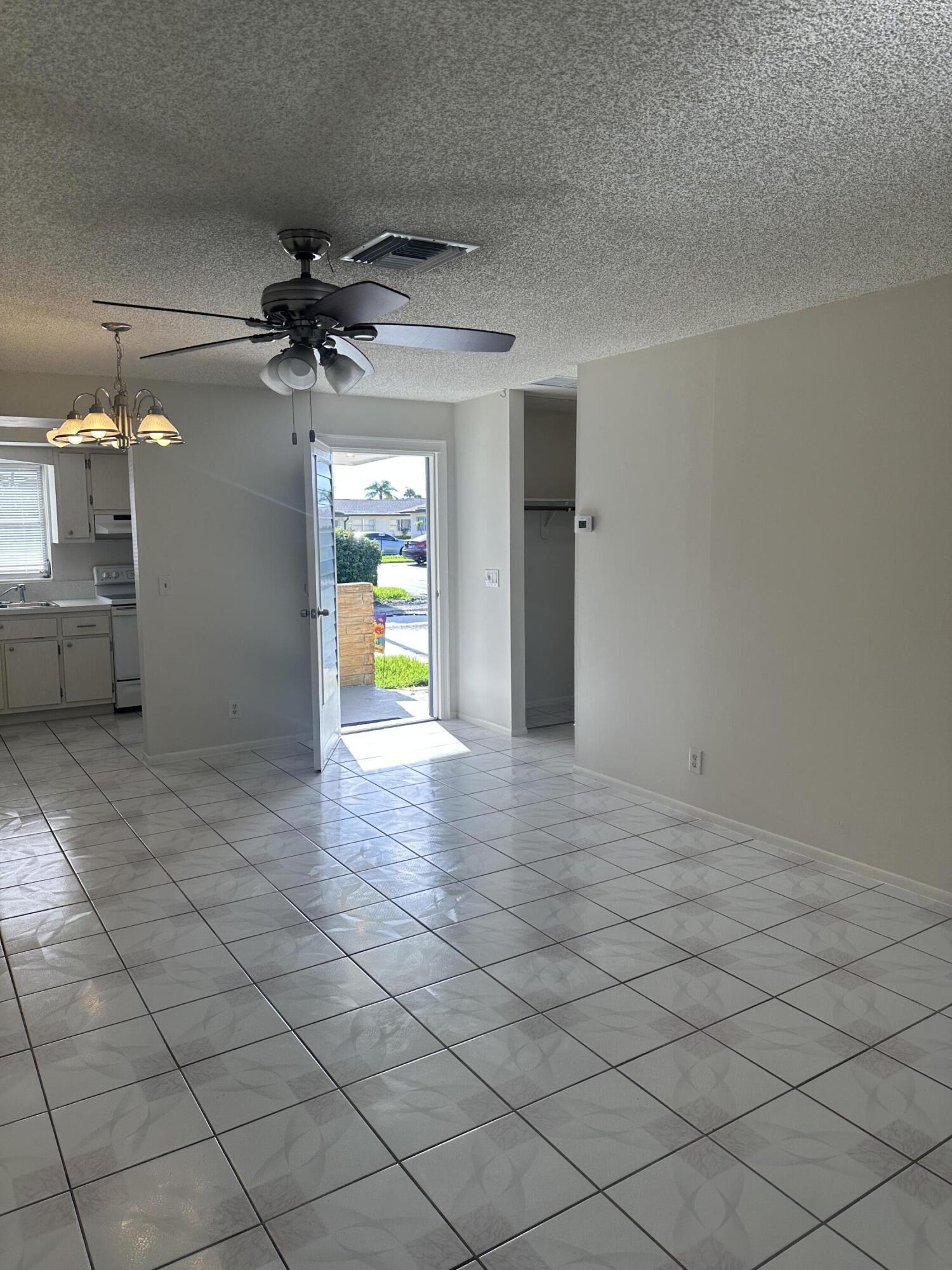 CRESTHAVEN VILLAS 7 CONDO - Residential