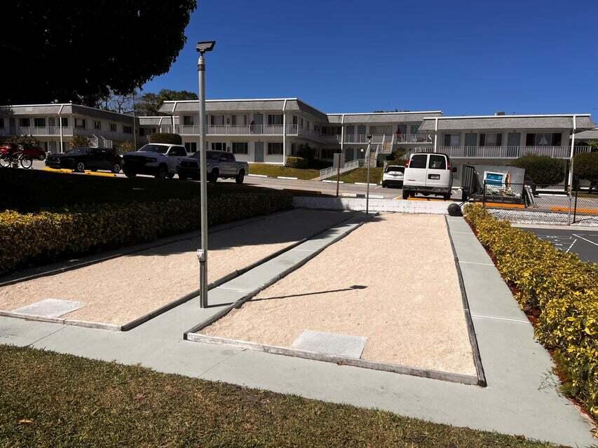 MURRY HILLS APT BLDG COND - Residential