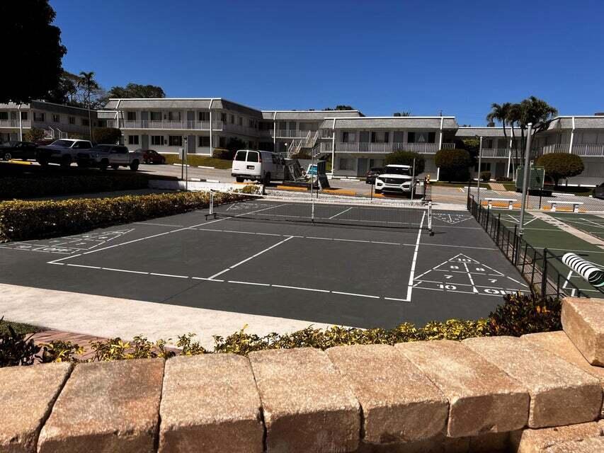 MURRY HILLS APT BLDG COND - Residential