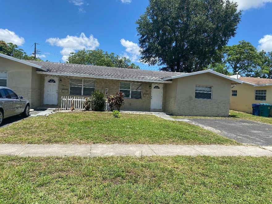 LARGE 3/2 FOR RENT.  UNIT IS IN THE PROCESS OF PAINTING.  NEW KITCHEN CABINETS, WITH GRANITE COUNTER TOP. STAINLESS STEEL APPLIANCES. MORE PICTURES COMING SOON WHEN INTERIOR PAINTING IS COMPLETED AND CLEANED.