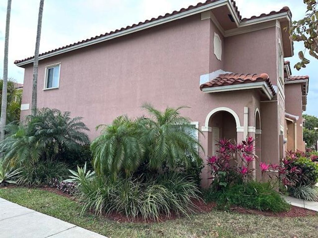 Photo of 7914 Catalina Circle, Tamarac, FL 33321 (MLS # R11078190)