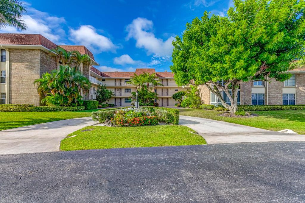 Photo of 5560 Tamberlane Circle #223, Palm Beach Gardens, FL 33418 (MLS # R10933492)