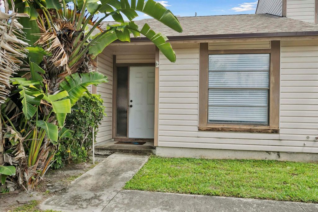 Photo of 116 Sherwood Circle #7a, Jupiter, FL 33458 (MLS # R11090532)