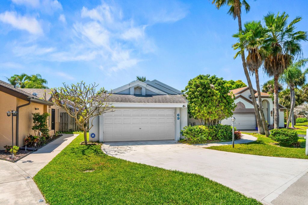 Photo of 69 King Fisher Way, Boynton Beach, FL 33436 (MLS # B26007384)