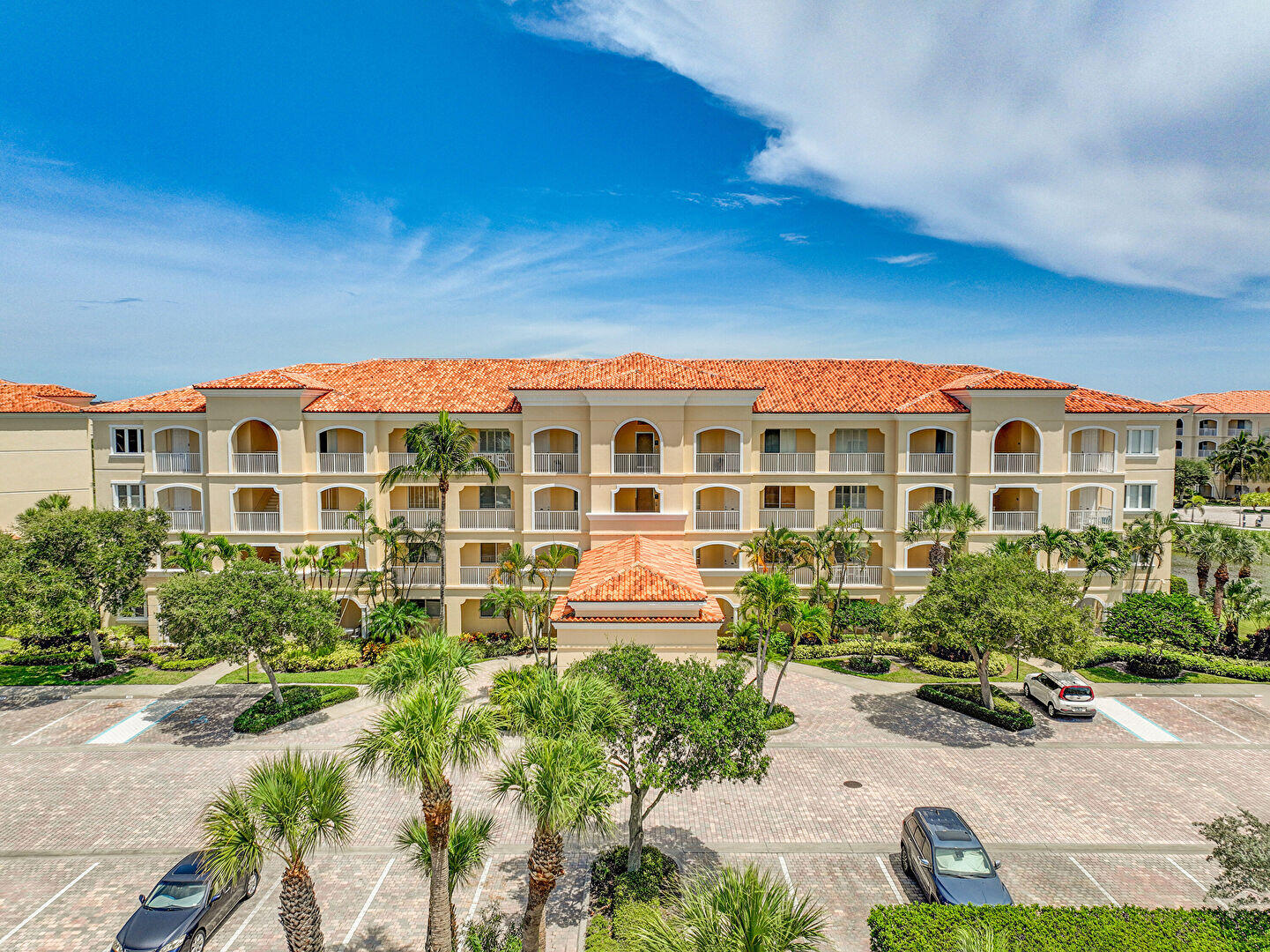 HARBOUR ISLE AT HUTCHINSON ISLAND EAST - Residential