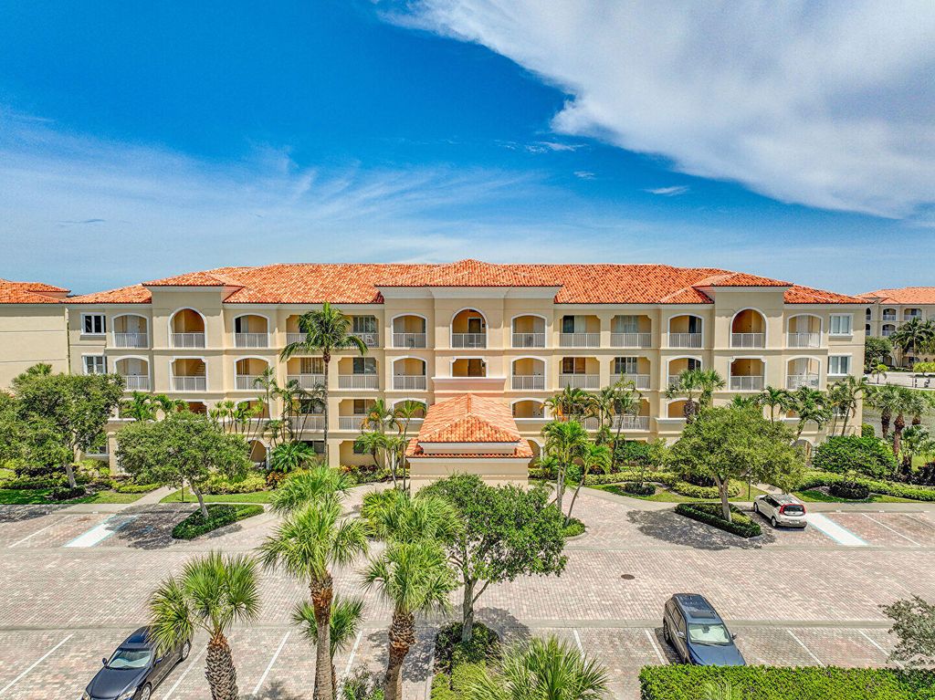 Photo of 1 Harbour Isle Drive E #Ph2, Fort Pierce, FL 34949 (MLS # B26023235)