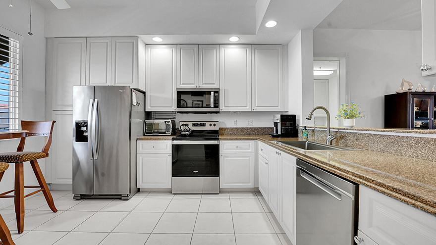 HARBOUR ISLE AT HUTCHINSON ISLAND EAST - Residential