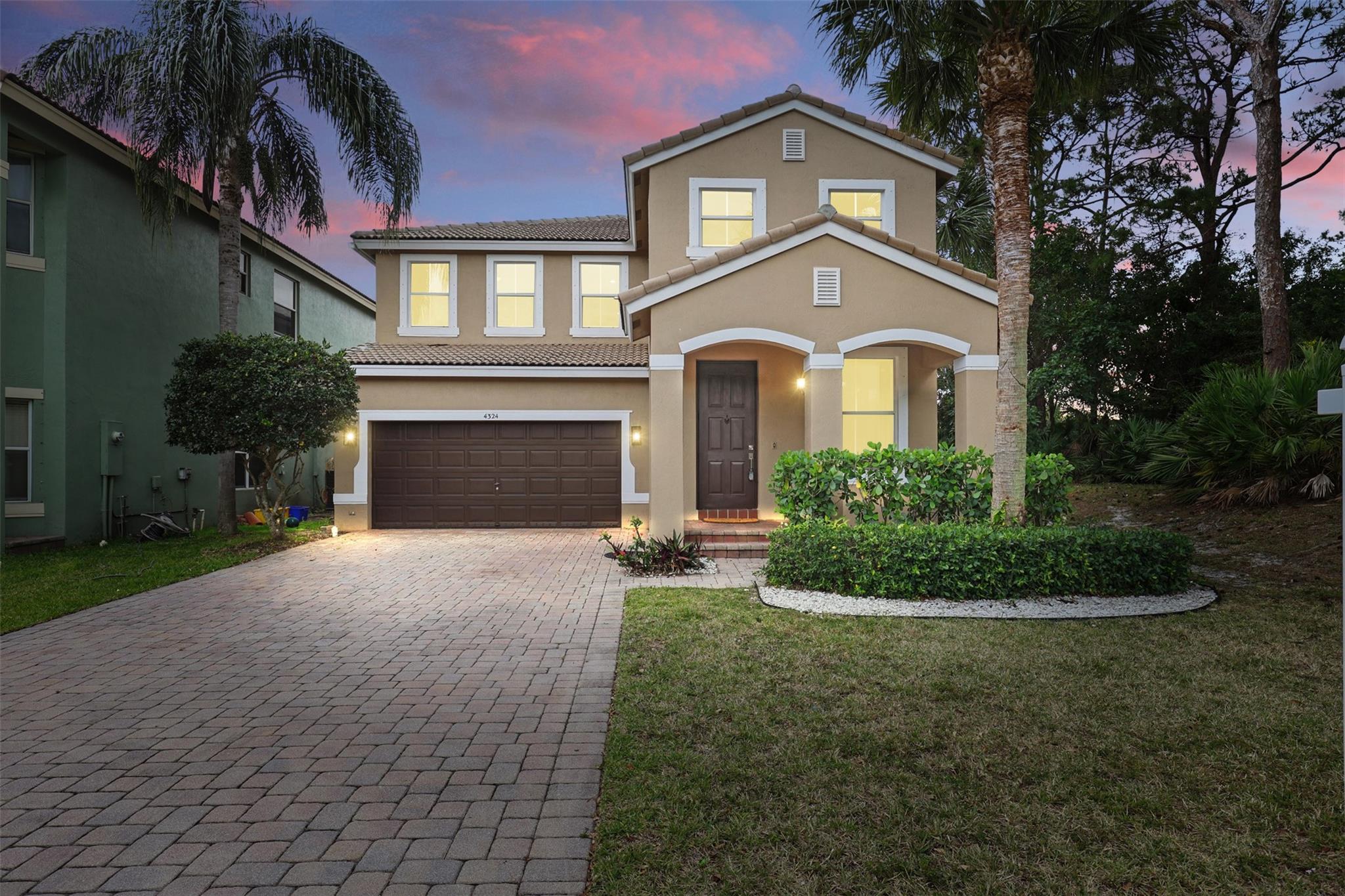 4324 S Magnolia Cir