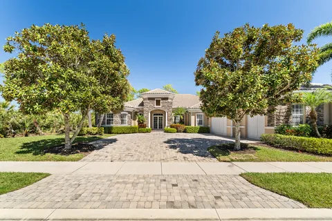 9424 SW Scarborough Court, Port St Lucie, FL MLS: R11075212
