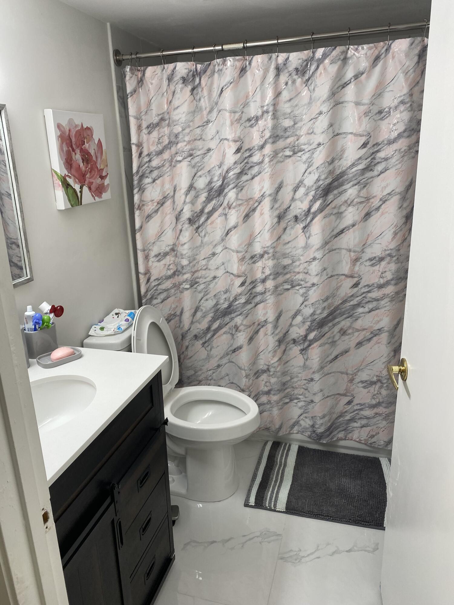 VILLAGE GREEN 4 CONDO - Residential