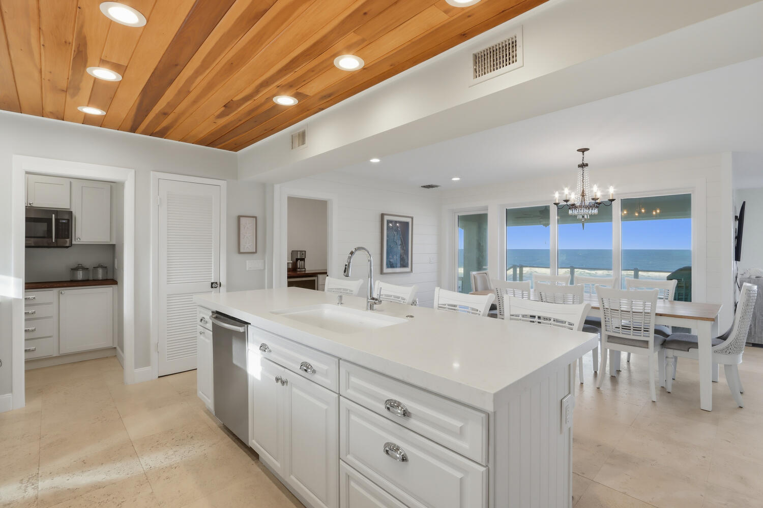 YACHT CLUB BEACH - Residential