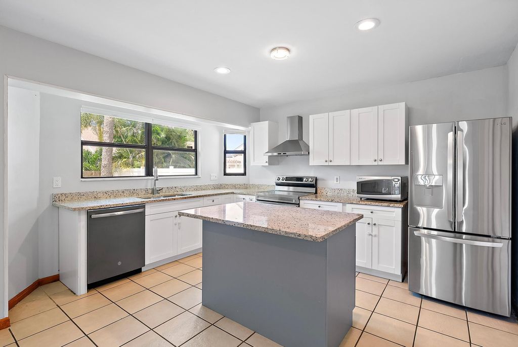 Photo of 6315 Lucerne Street, Jupiter, FL 33458 (MLS # R11005778)