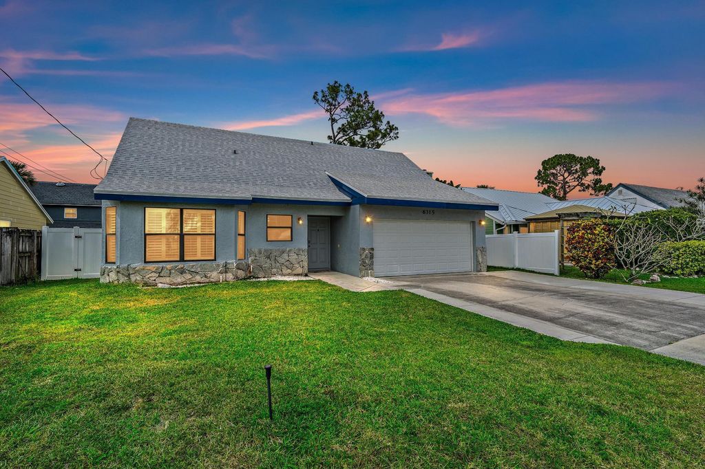 Photo of 6315 Lucerne Street, Jupiter, FL 33458 (MLS # R11005778)