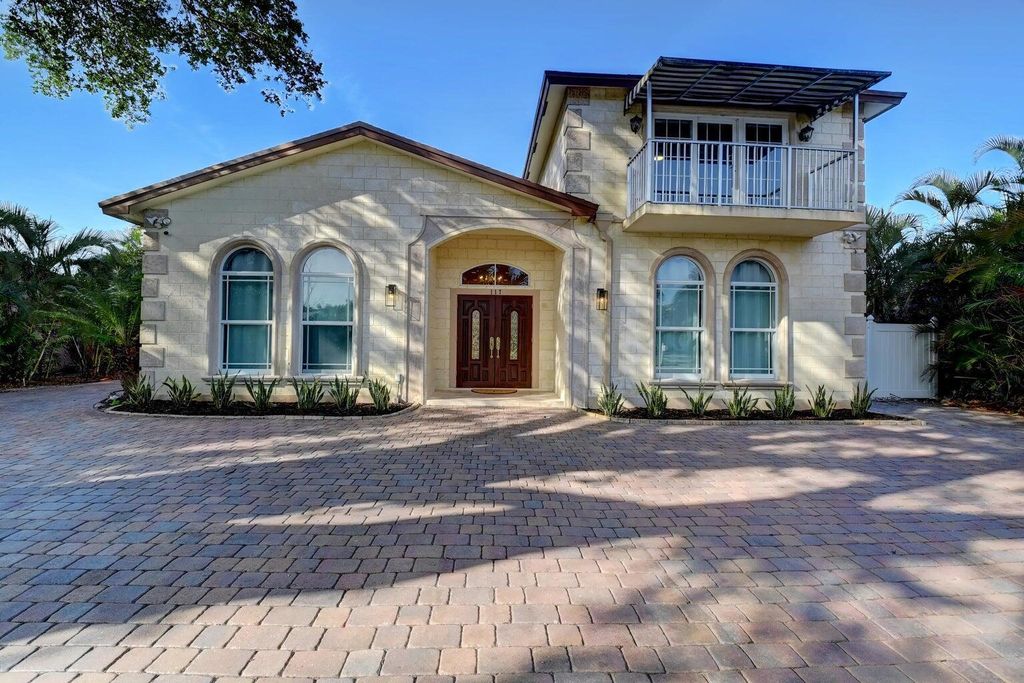 Photo of 117 NW 8th Street, Boca Raton, FL 33432 (MLS # R11102669)