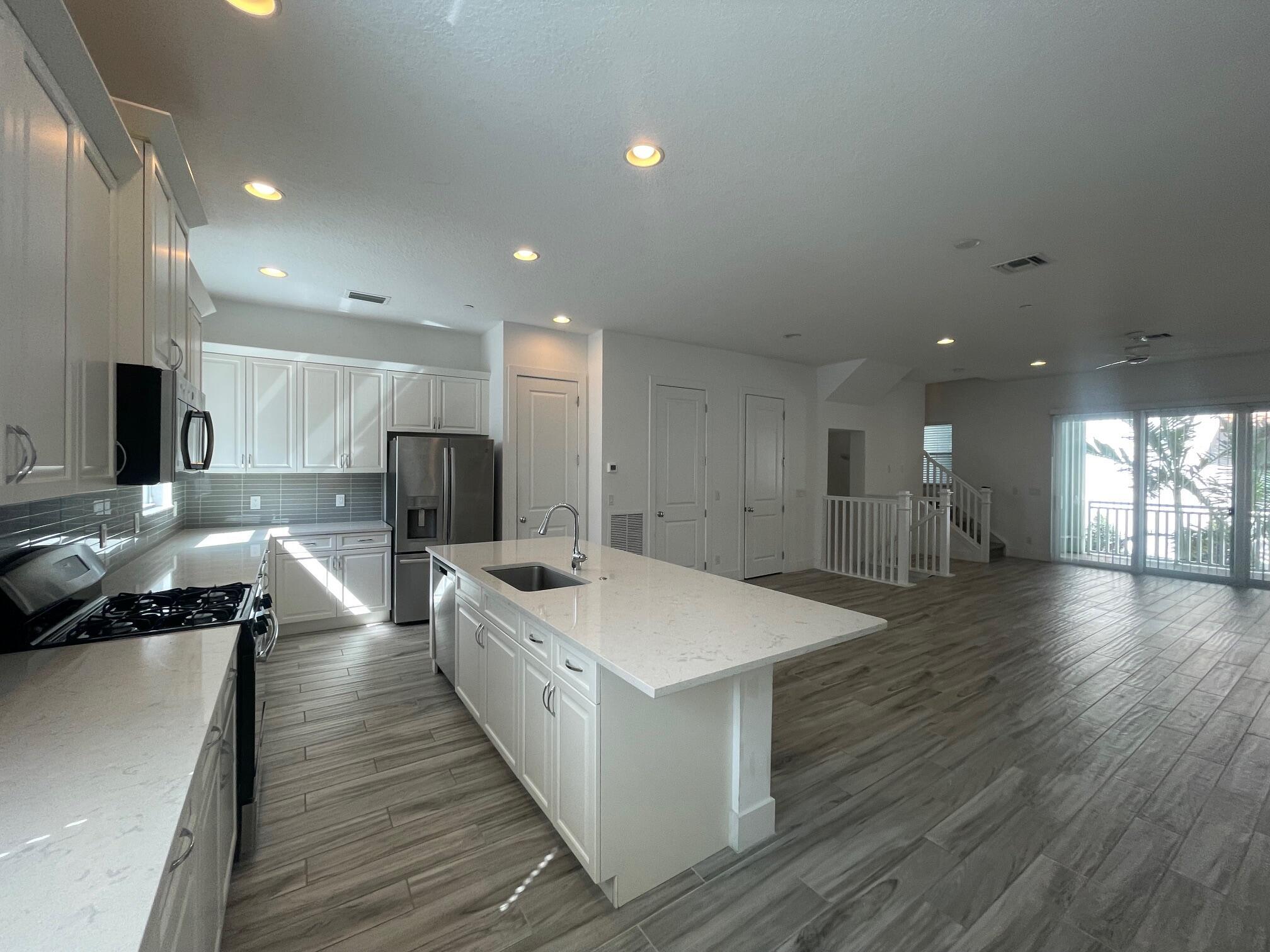 ALTON NEIGHBORHOOD 1 - Residential Lease