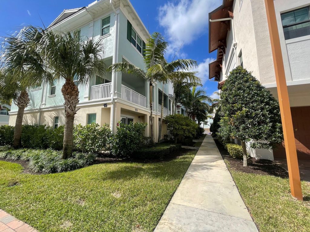 Photo of 8086 Hobbes Way, Palm Beach Gardens, FL 33418 (MLS # B26017128)