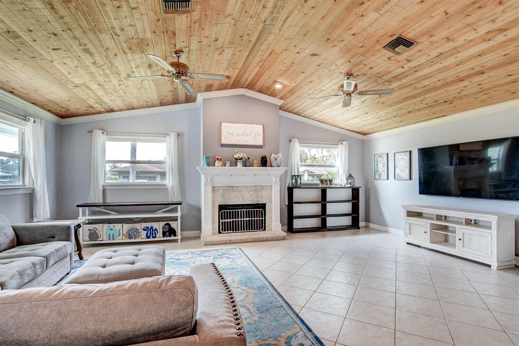 HYPOLUXO VILLAGE 1 - Residential