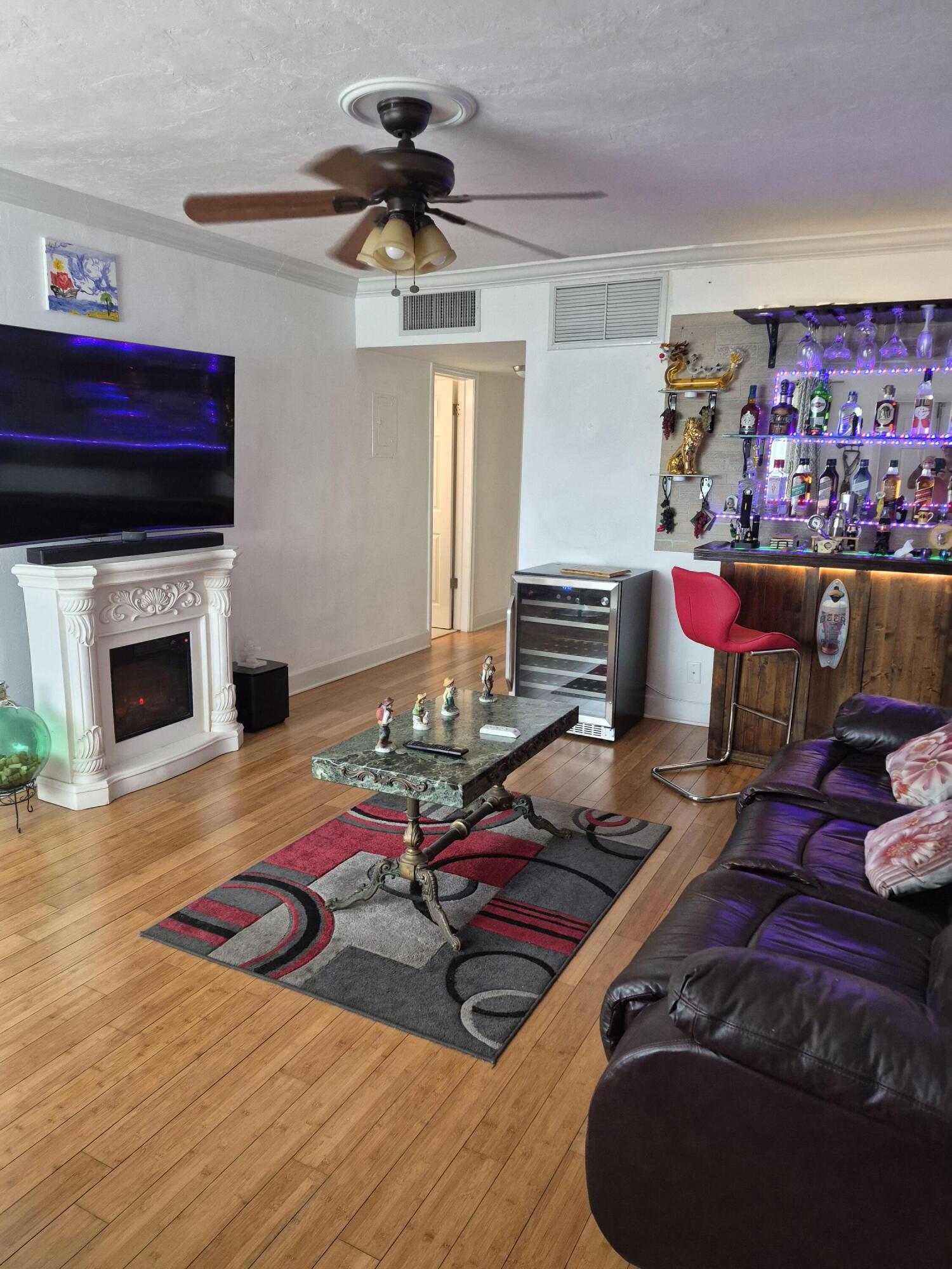 LAKESIDE POINT APT 7 CONDO - Residential