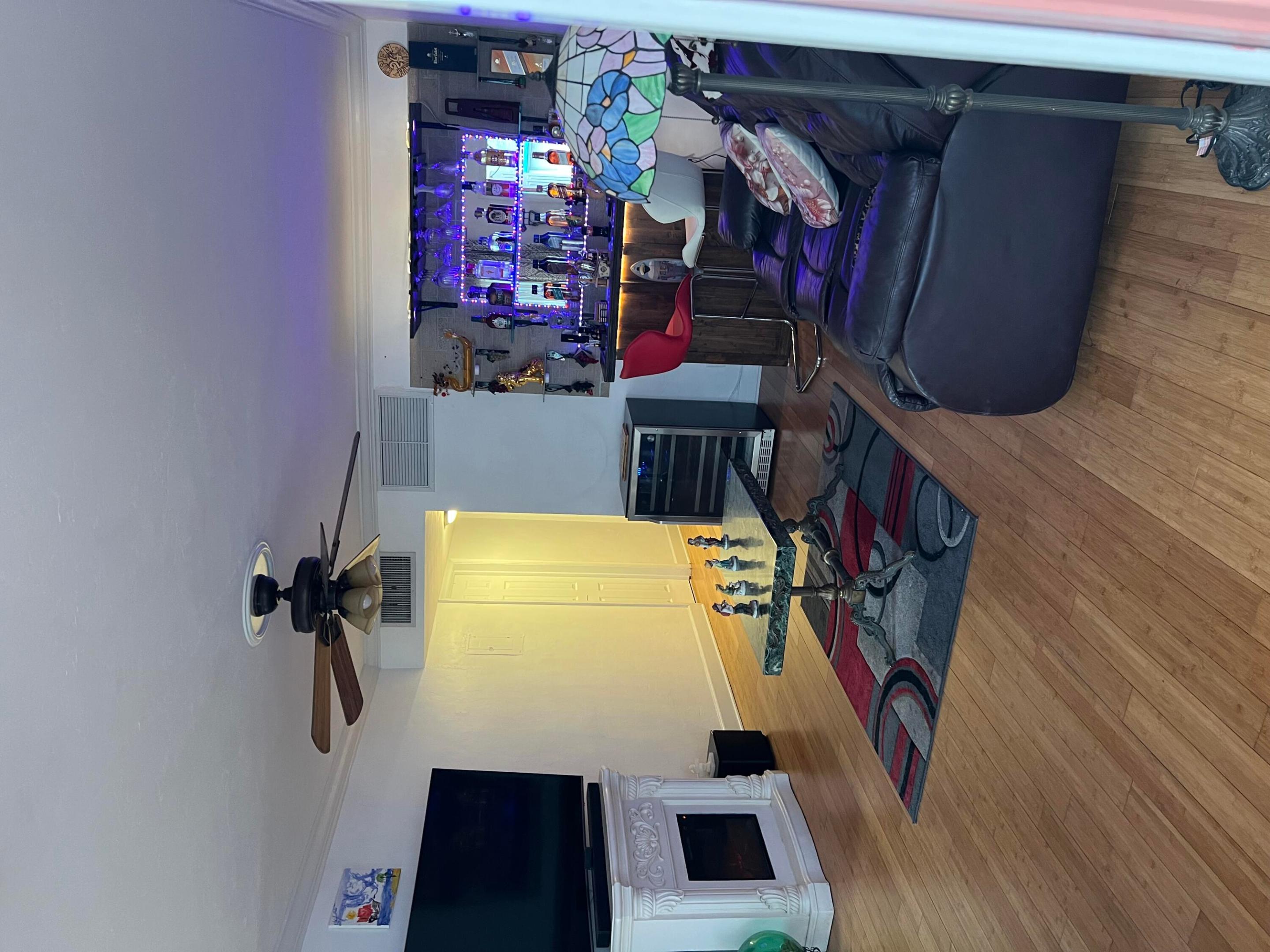 LAKESIDE POINT APT 7 CONDO - Residential