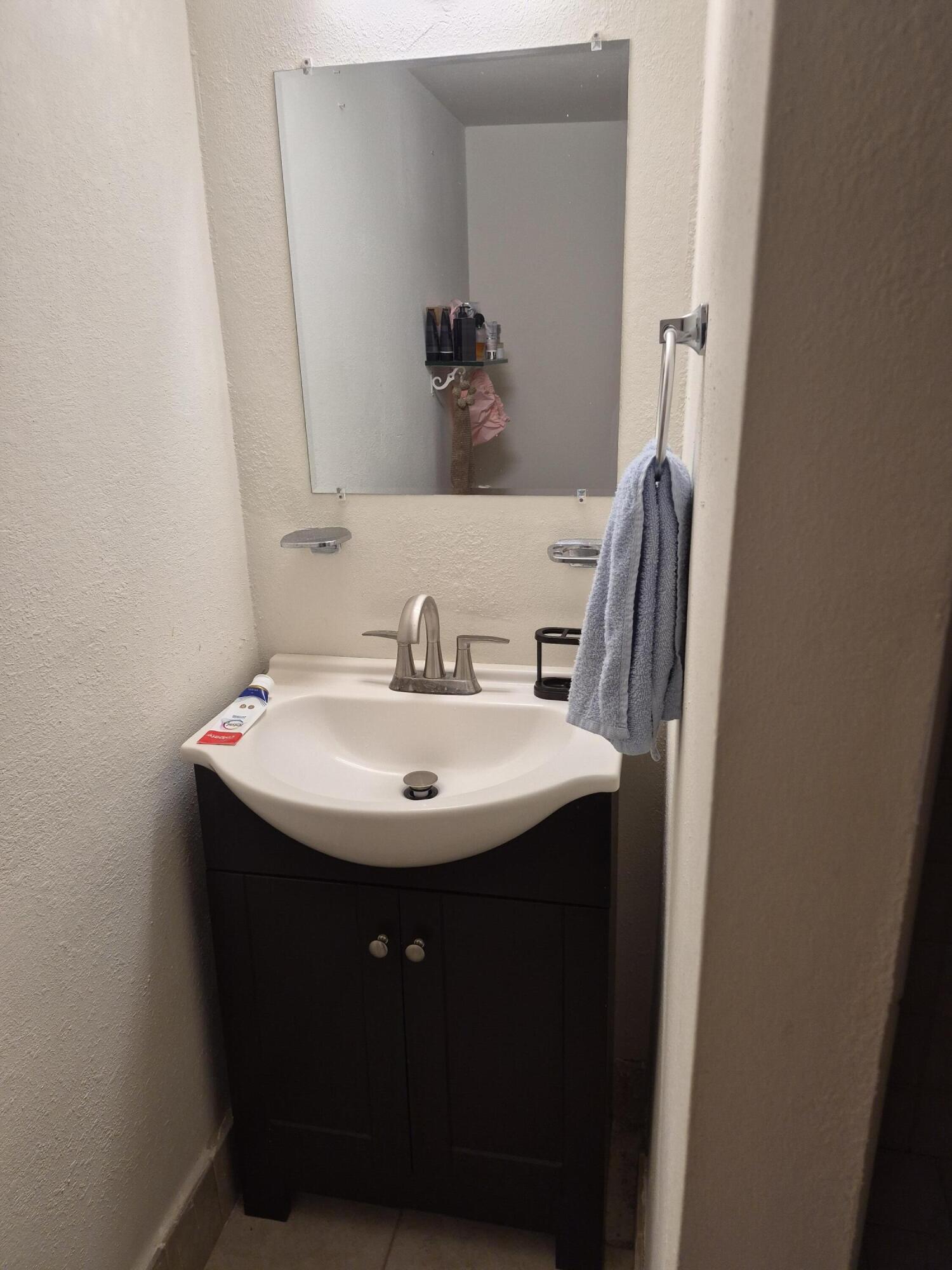 LAKESIDE POINT APT 7 CONDO - Residential