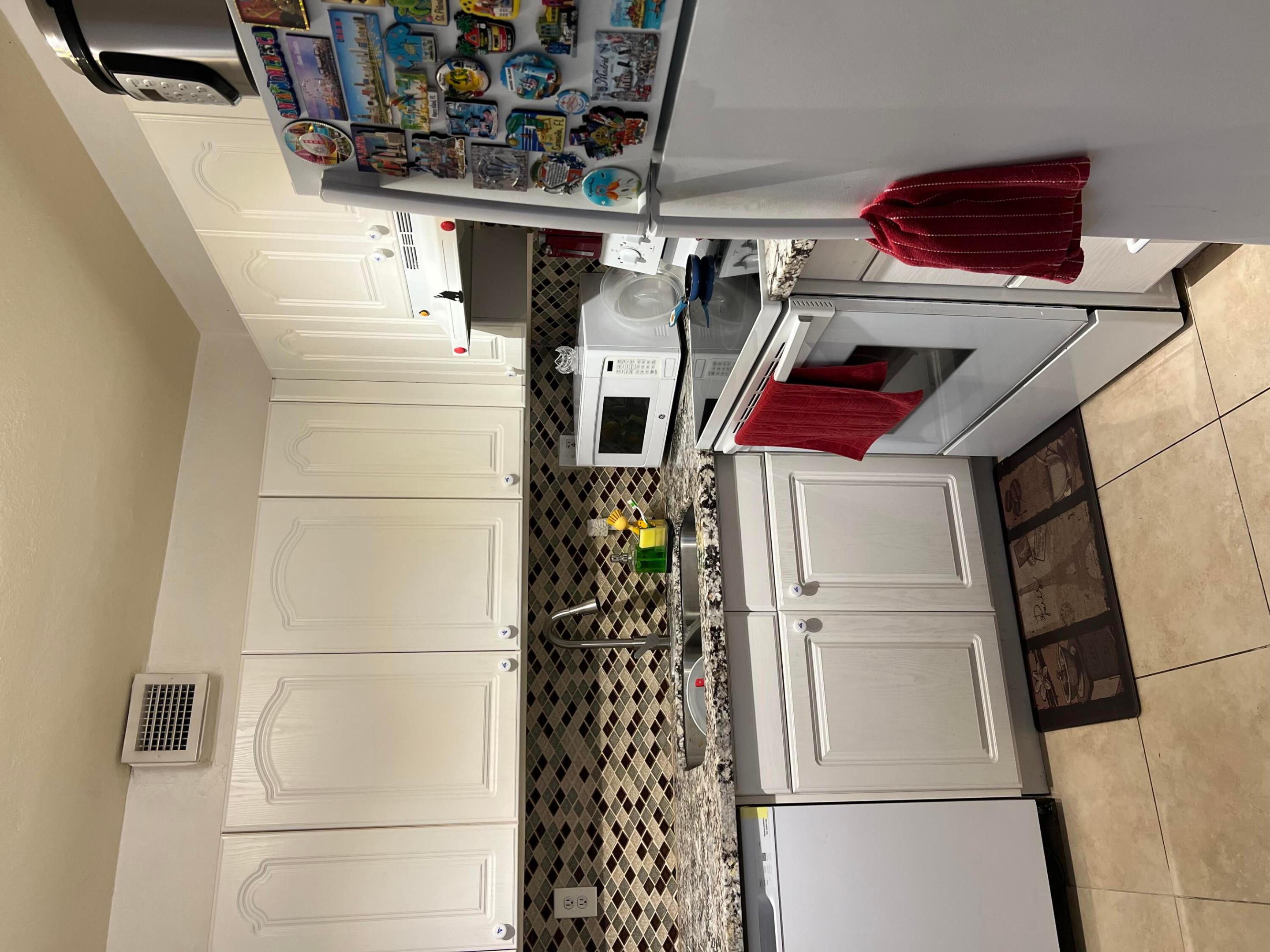 LAKESIDE POINT APT 7 CONDO - Residential